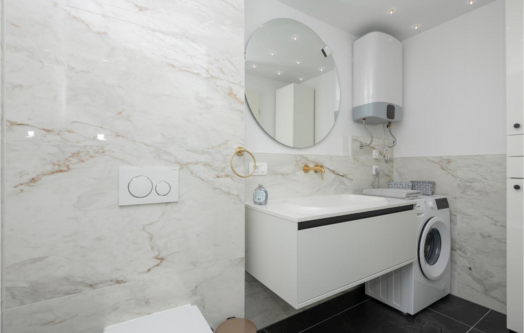 Stunning Apartment In Tucepi With Kitchen Zewnętrze zdjęcie