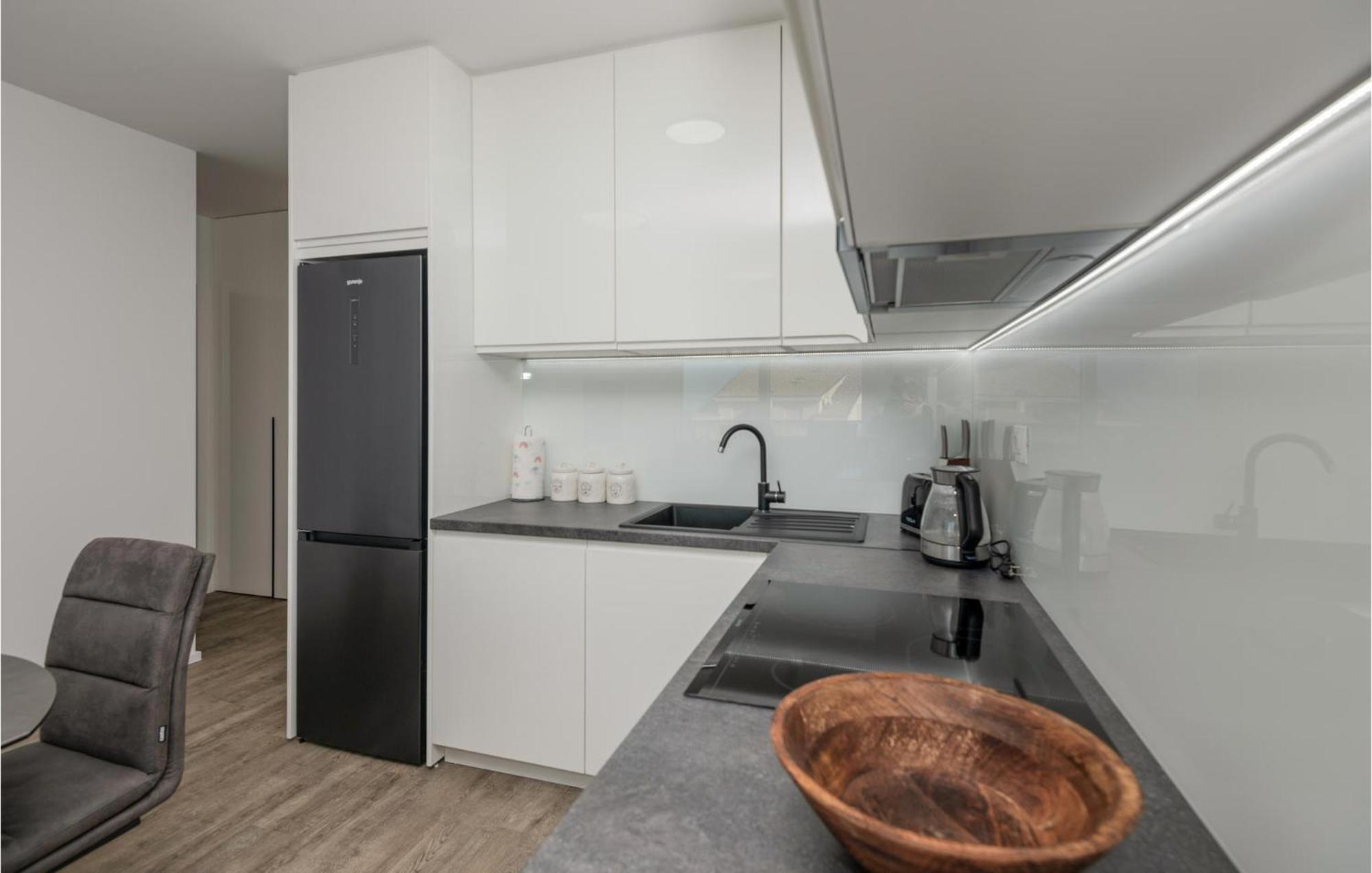 Stunning Apartment In Tucepi With Kitchen Zewnętrze zdjęcie